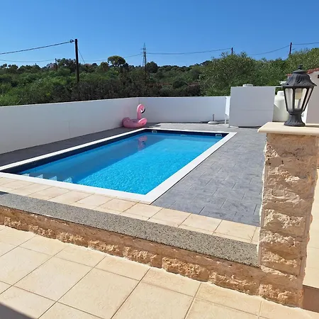 فيلة On Hill With Swimming Pool, *