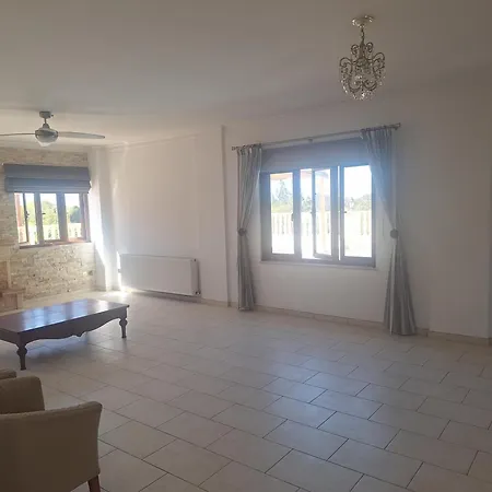 On Hill With Swimming Pool, فيلة أيا نابا