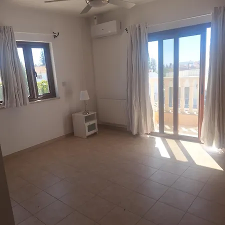 On Hill With Swimming Pool, أيا نابا
