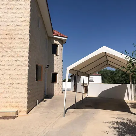 فيلة On Hill With Swimming Pool, *