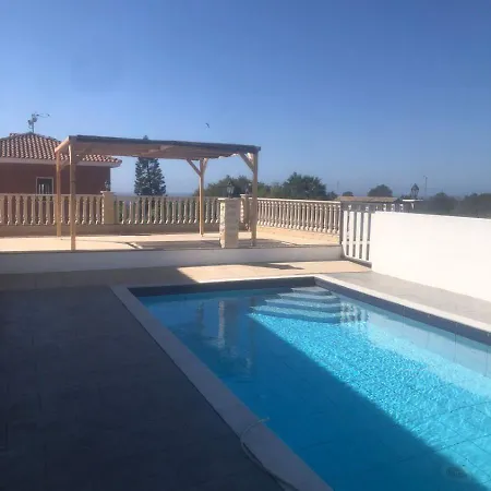 فيلة On Hill With Swimming Pool,